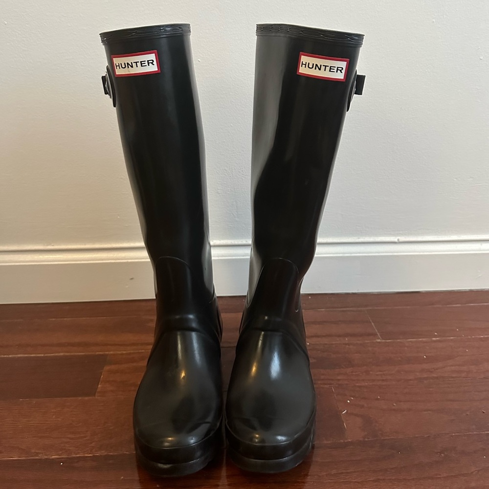Black Tall Glossy Hunter Boots Size 6F / 5M